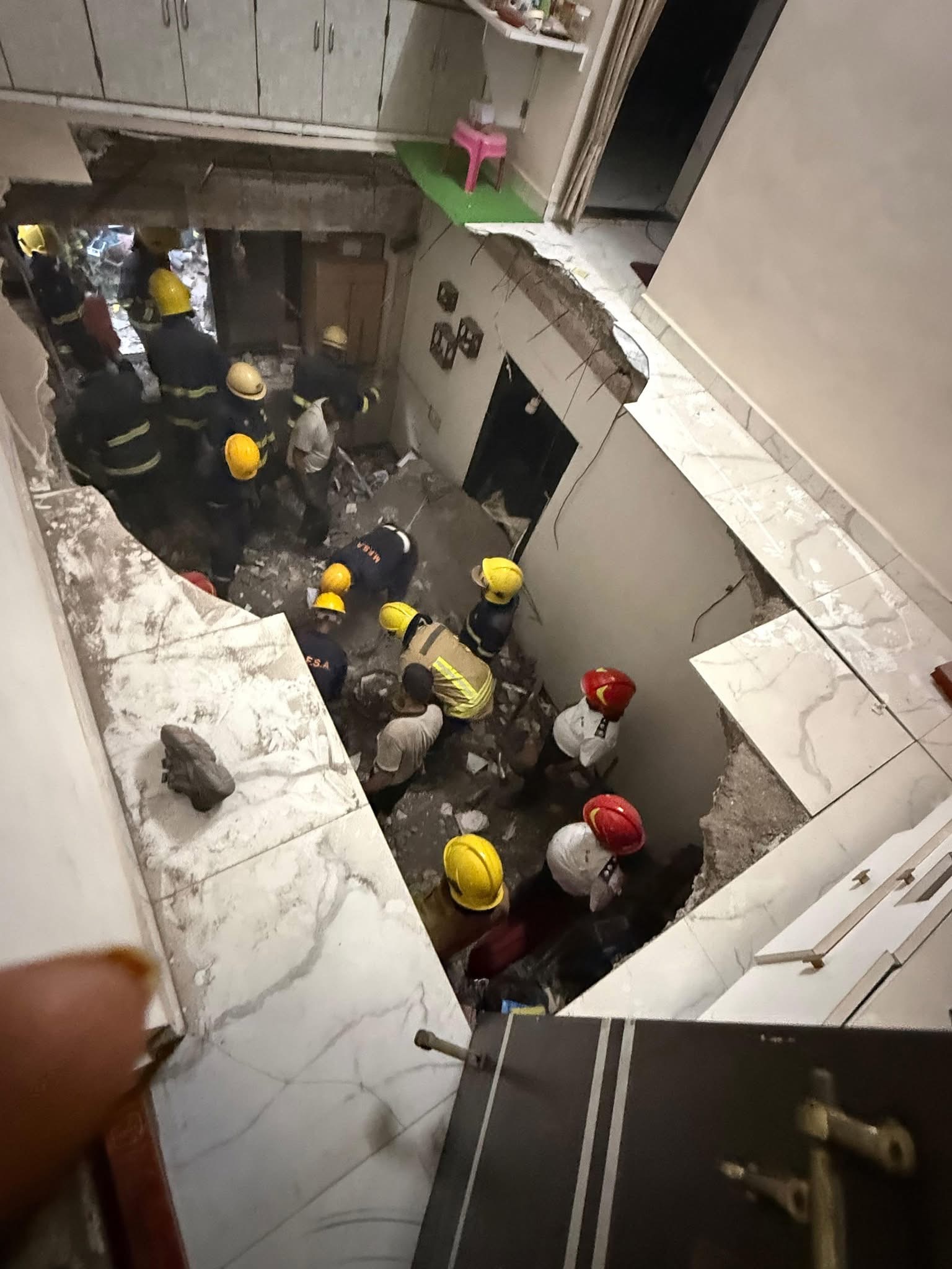 कोपरखैरणेतील विद्या भवन सोसायटीत स्लॅब कोसळून दुर्घटना; 14 वर्षीय विद्यार्थ्याचा मृत्यू..