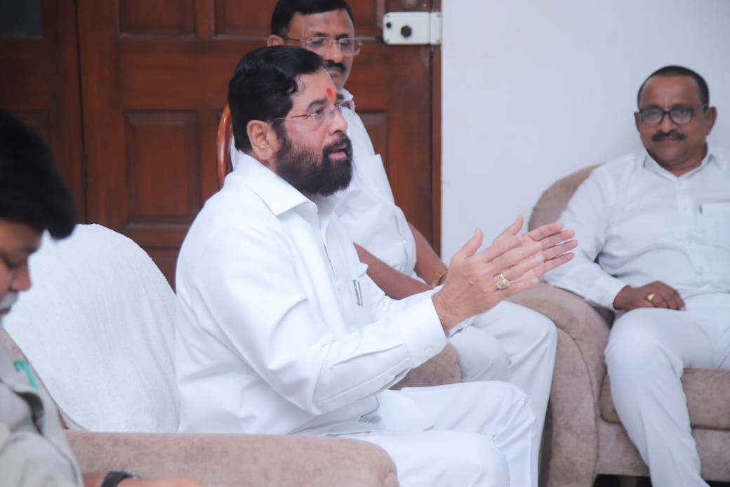 शिवसेना प्रणित शेतकरी संघटनेच्या पदाधिकाऱ्यांशी उपुख्यमंत्री एकनाथ शिंदे यांनी साधला संवाद.