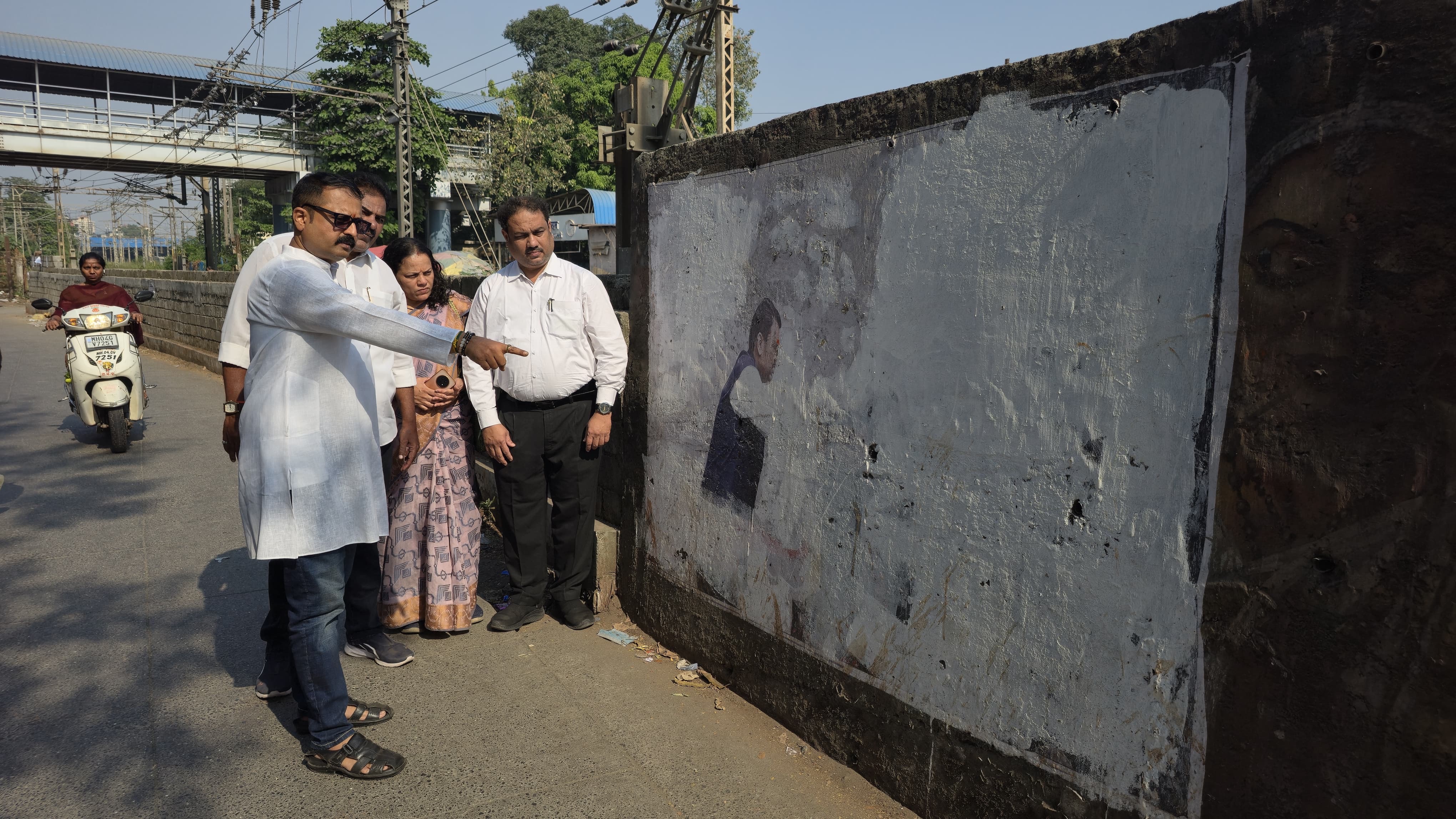 *"देवाभाऊ" साठी ठाण्यात शिवप्रतिमेचा अवमान !